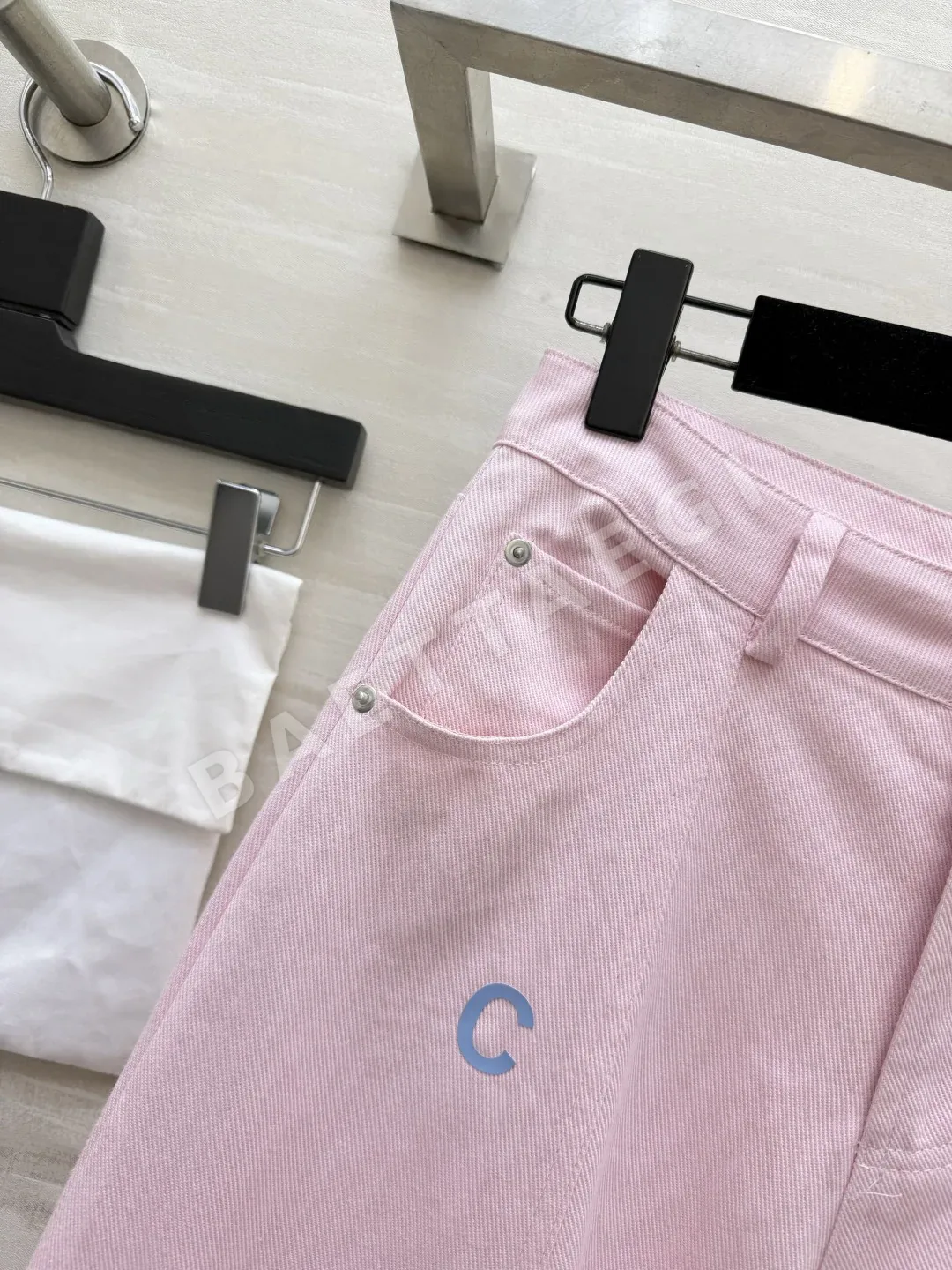샤넬 레터 자수 와이드 레그 남성 바지 상세 이미지 4