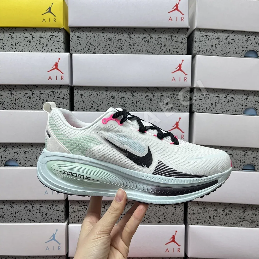 나이키 [XY] 보메로 18 IM6676-104 201156 Nike Vomero 18 White Glacier Blue Hyper Pink 상세 이미지 8
