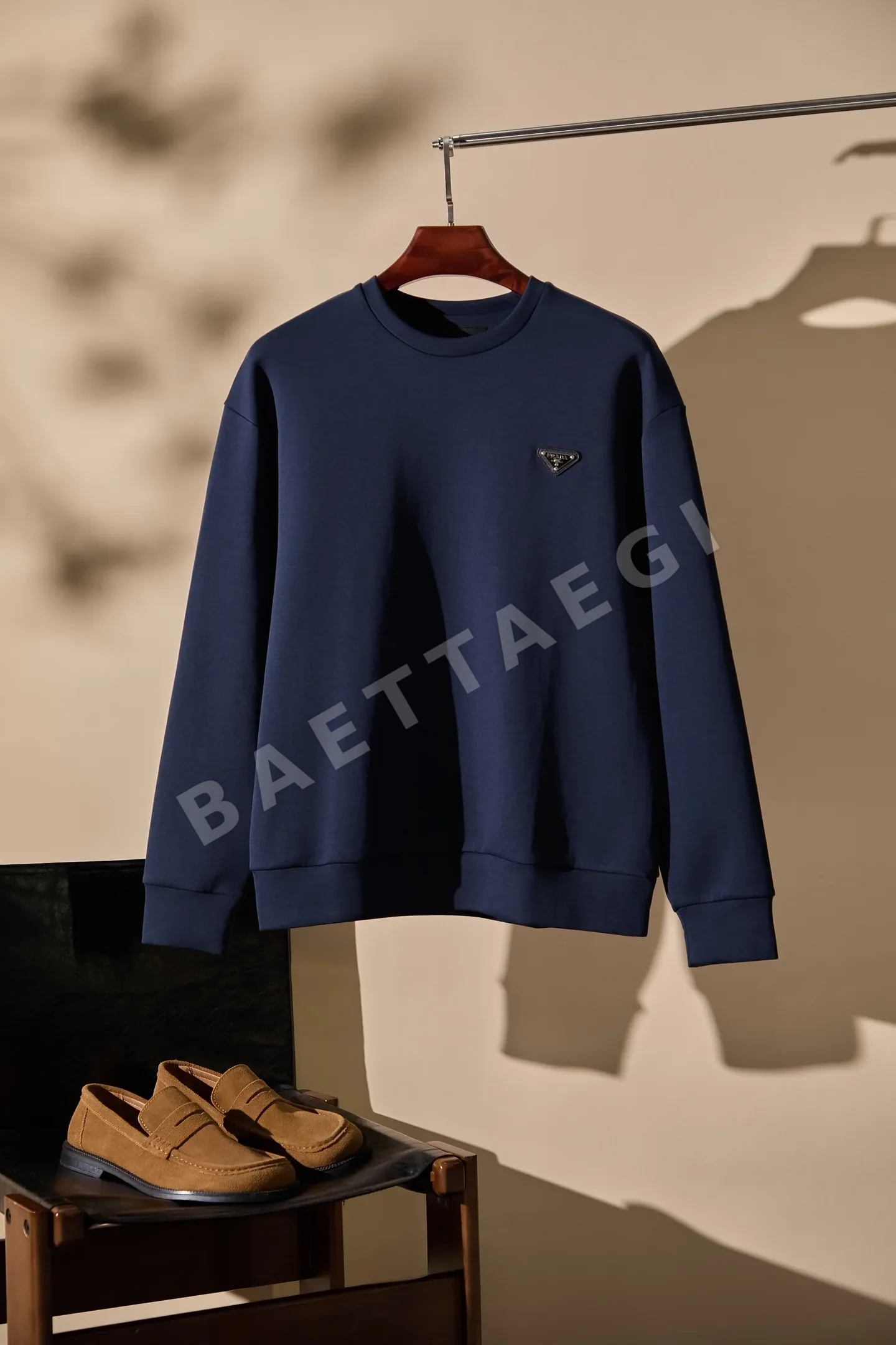 프라다 남성 네이비 블랙 라운드넥 긴팔 티셔츠 164976