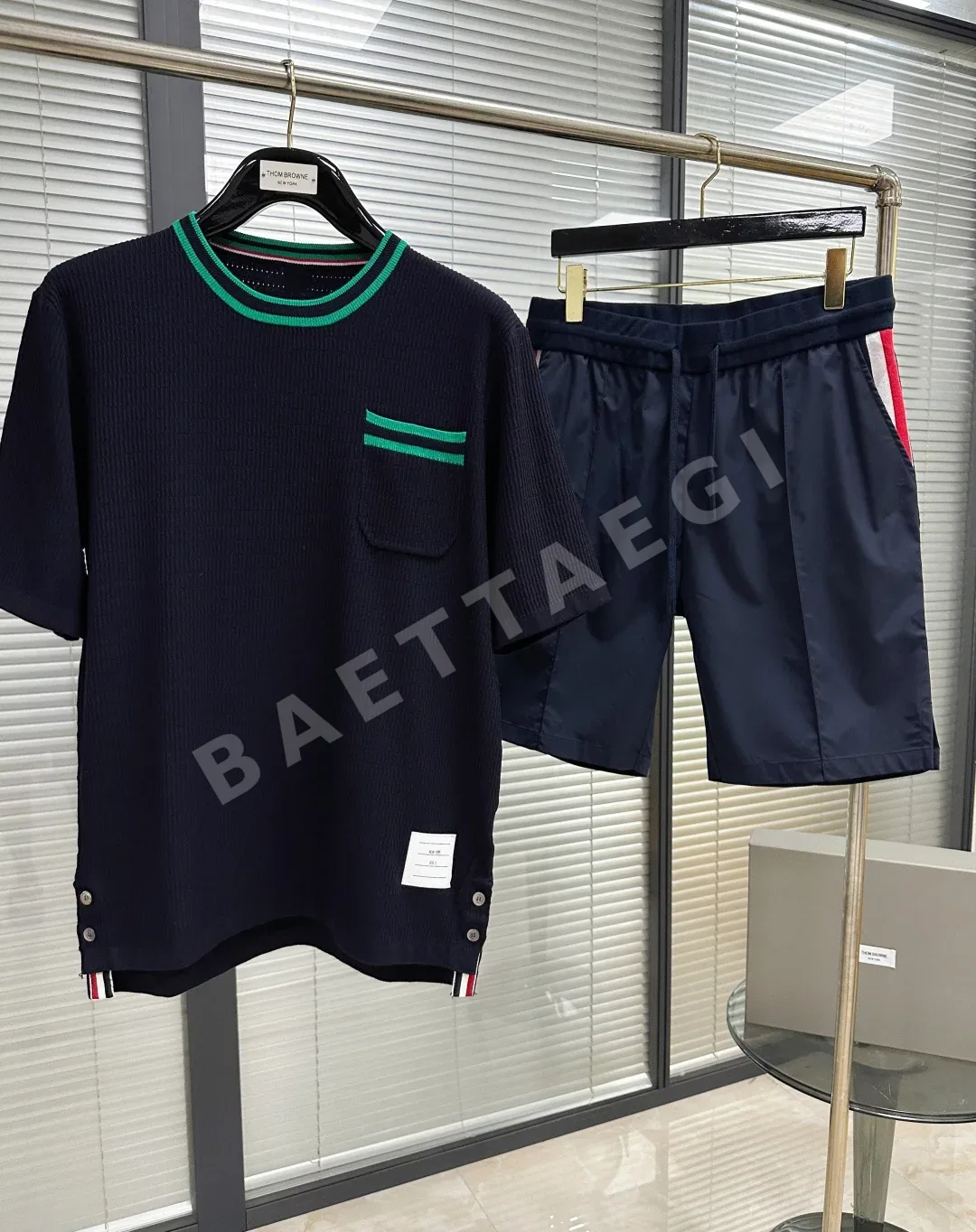 톰브라운 아이스 실크 크루넥 반팔 티셔츠 상세 이미지 3
