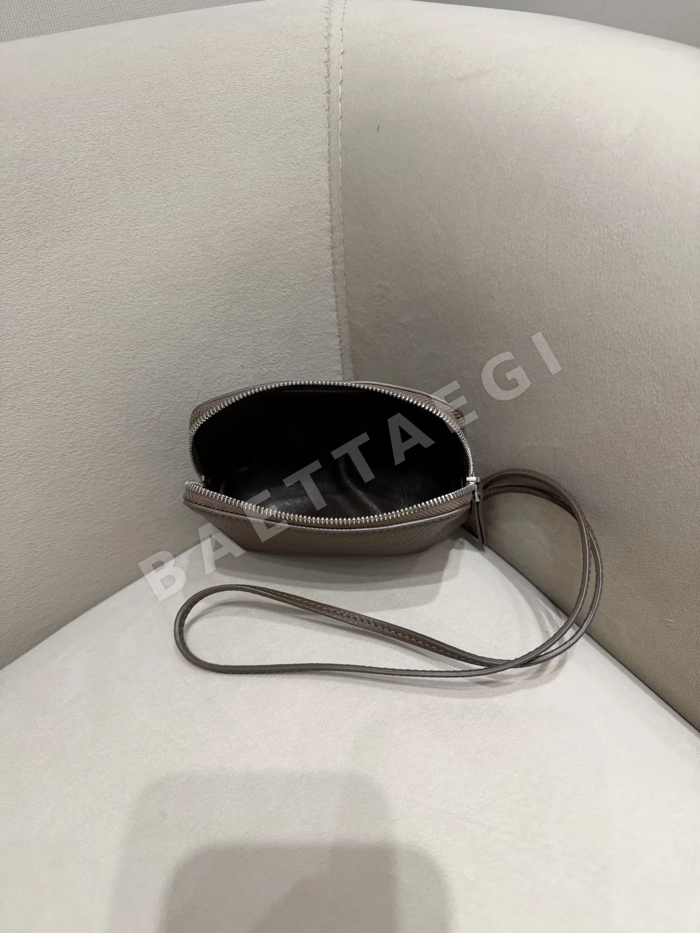 더로우 오웬 파우치 상세 이미지 7