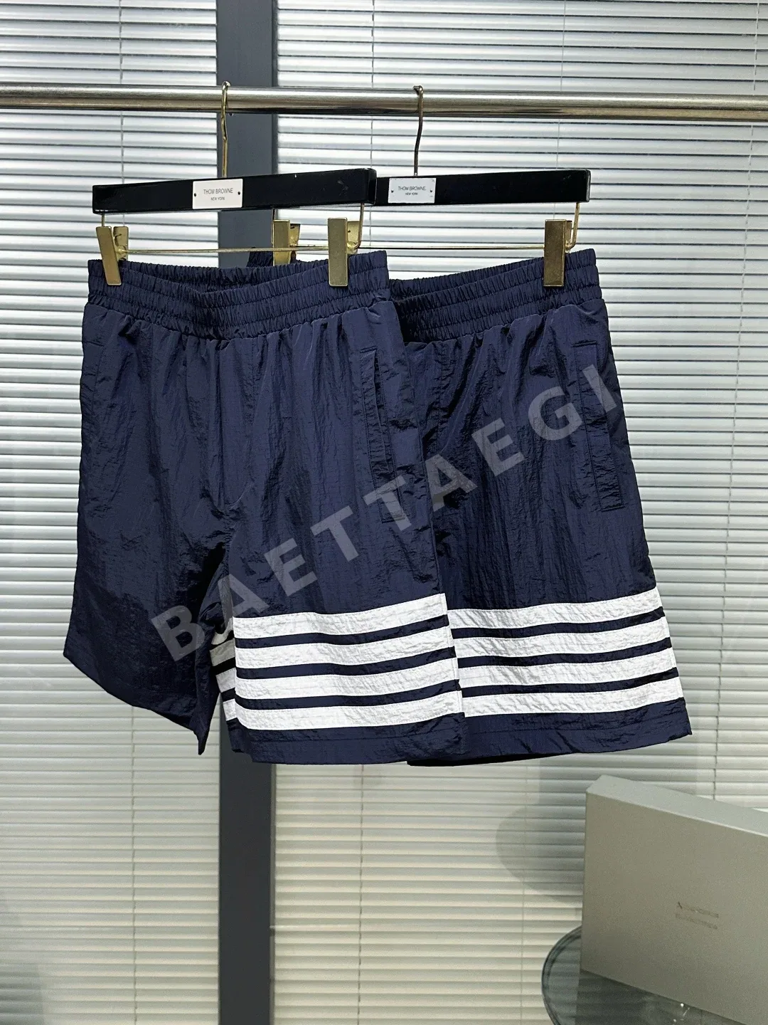 톰브라운 나일론 체크 4바 스트라이프 남성 반바지 상세 이미지 4