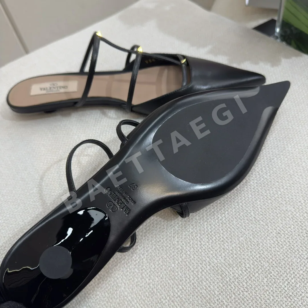 발렌티노 락스터드 위스피 카프스킨 마이크로힐 뮬 상세 이미지 5