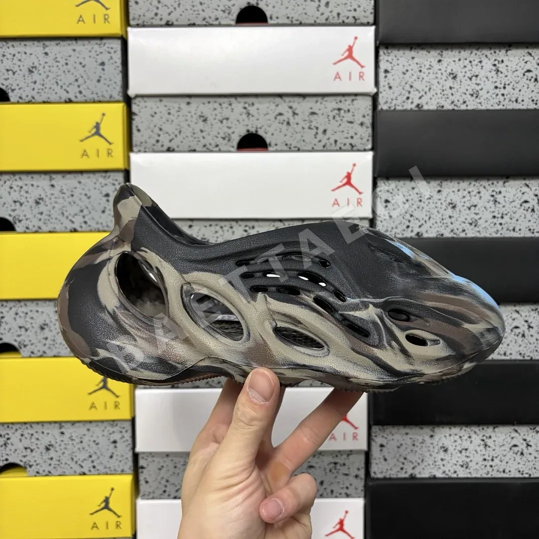 아디다스 [LW] 이지 폼 RNR MX ID4126 200647 Adidas Yeezy Foam RNR MX Cinder 상세 이미지 3