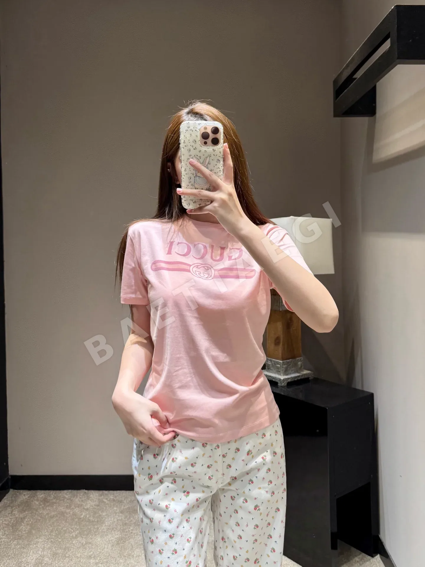 구찌 벚꽃 핑크 인터로킹 더블 G 프린트 반팔티셔츠 상세 이미지 3