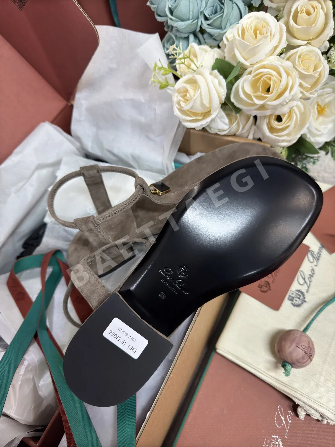 로로피아나 램스킨 스트랩 여성 샌들 상세 이미지 7