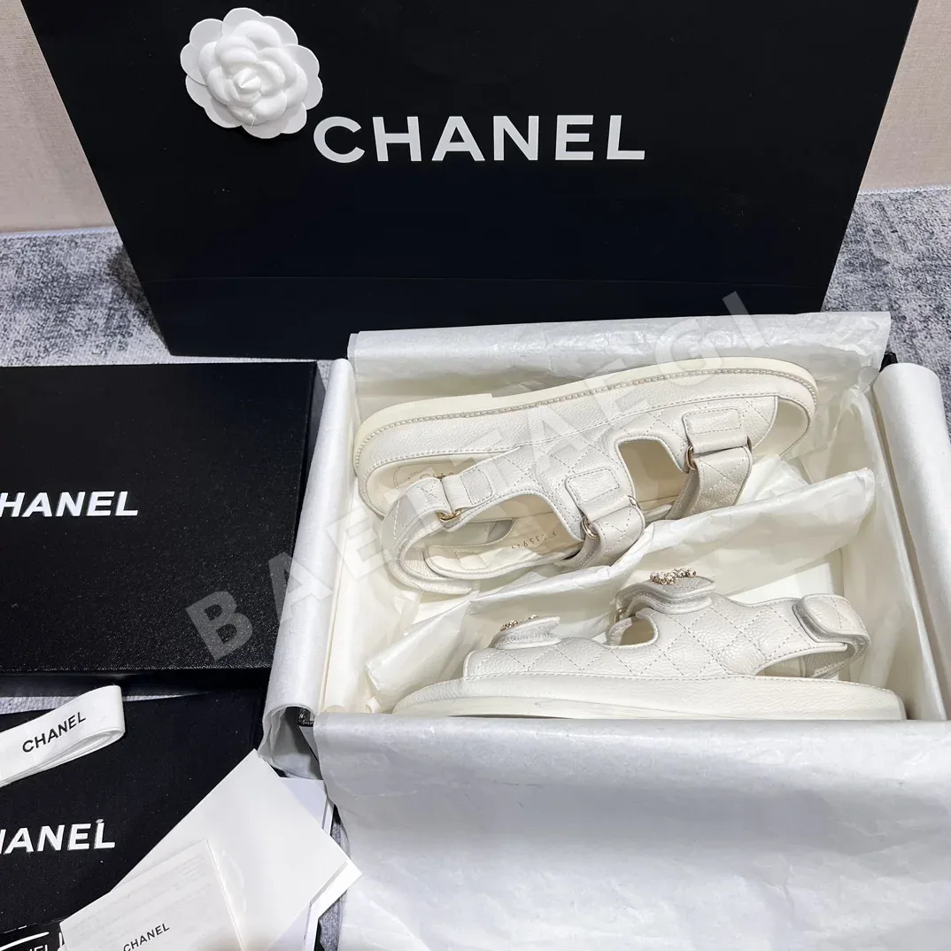 샤넬 클래식 더블 C 벨크로 비치 슈즈 상세 이미지 2