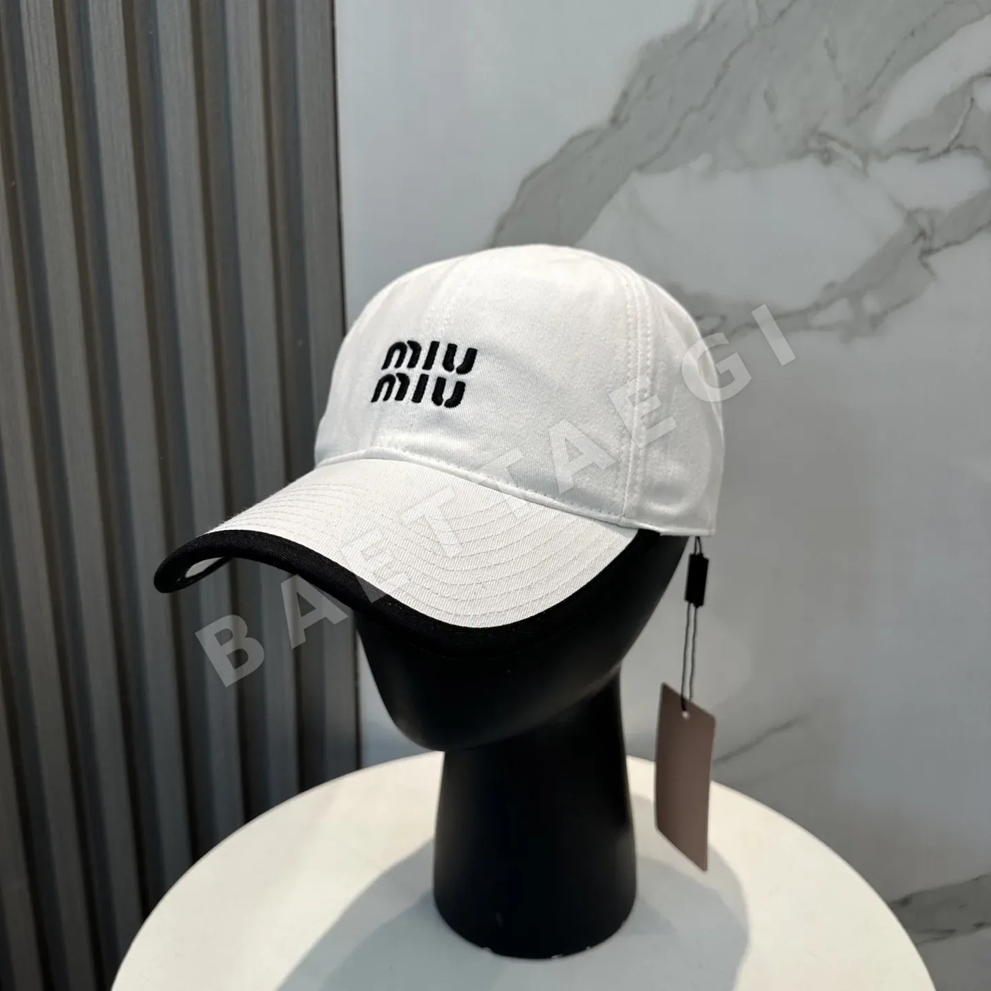 미우미우 자수 베이스볼 캡 118573