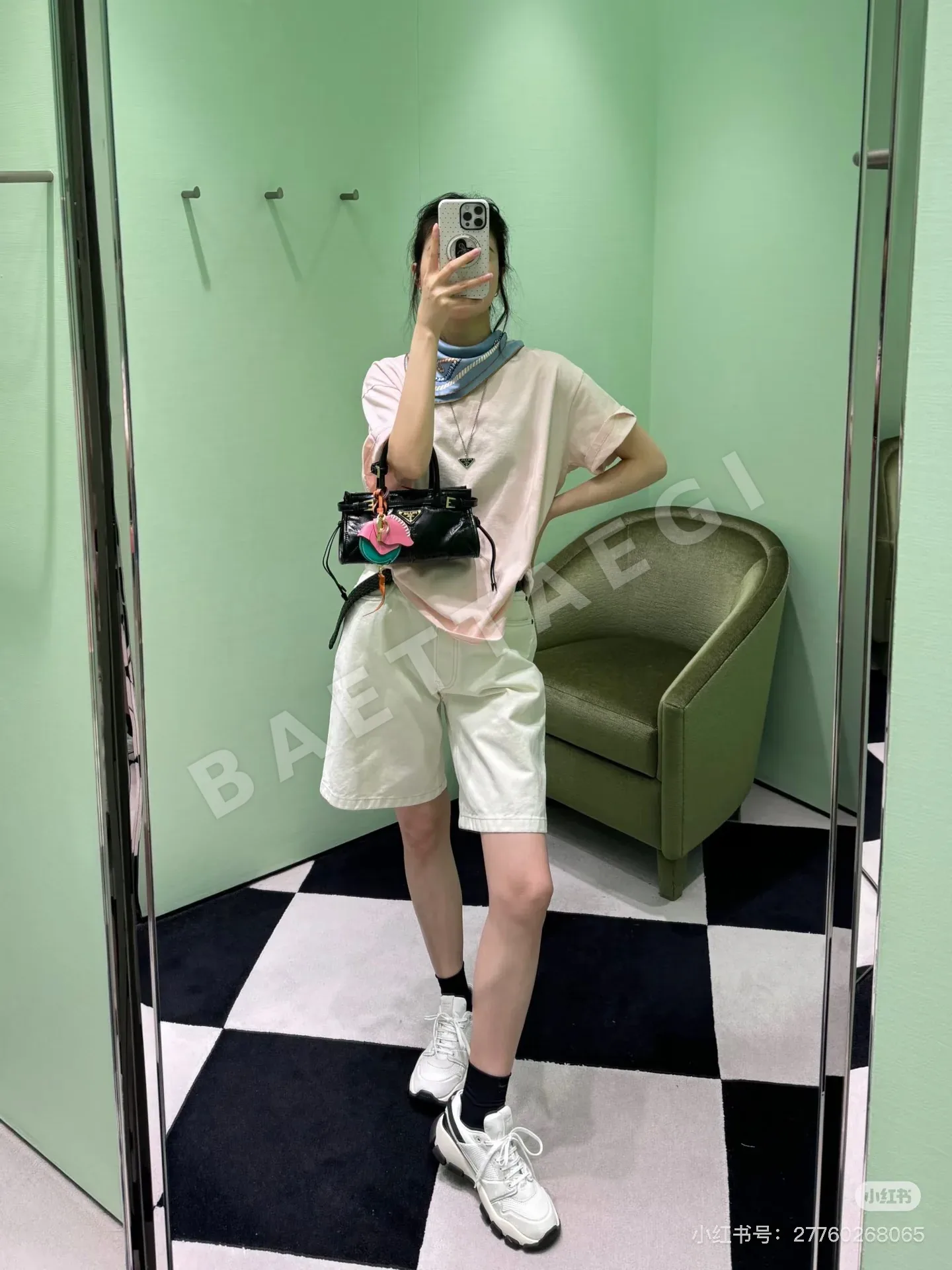 프라다 여성 크루넥 자수 반팔 티셔츠 상세 이미지 4