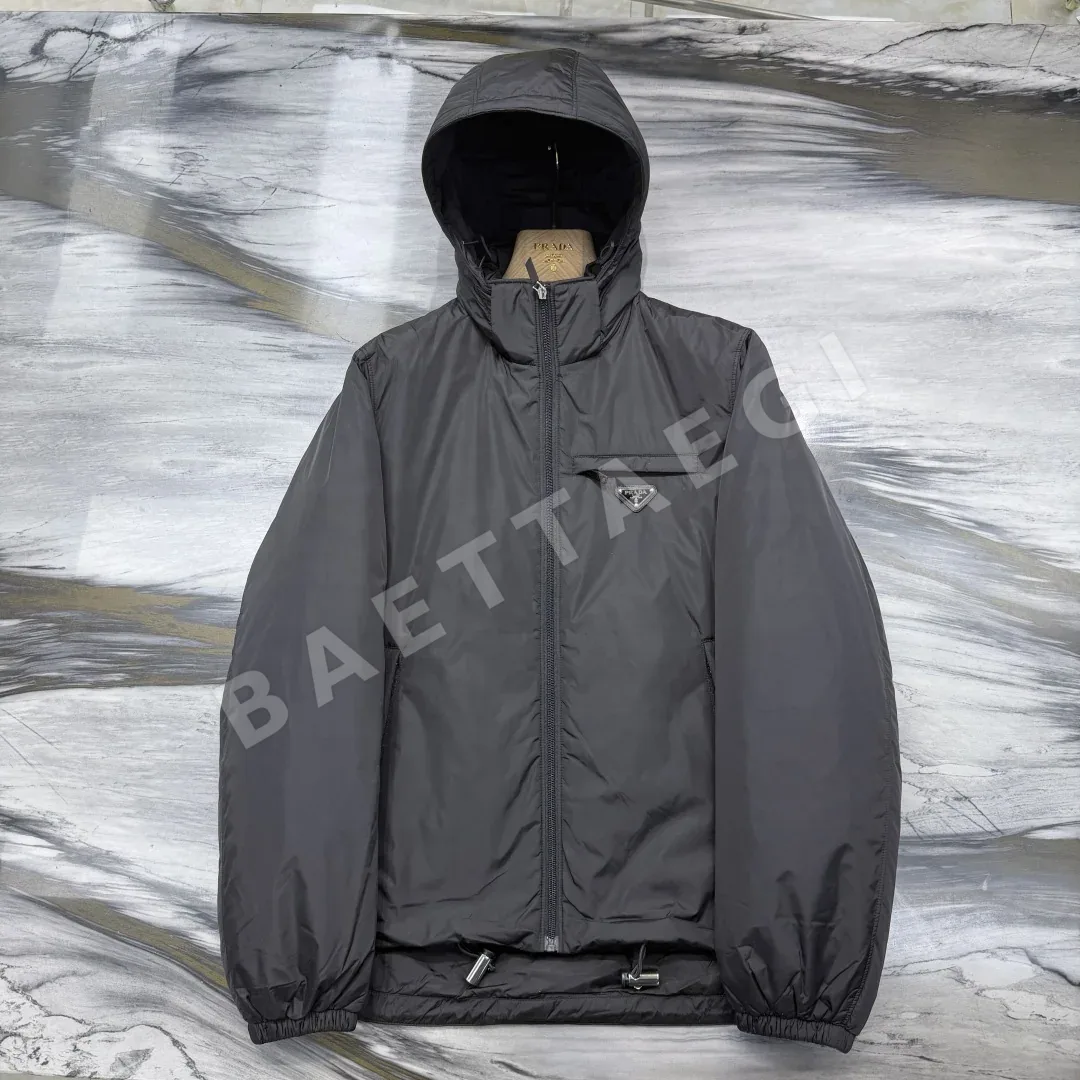 프라다 탈착 후드 리사이클 나일론 다운 자켓 상세 이미지 5