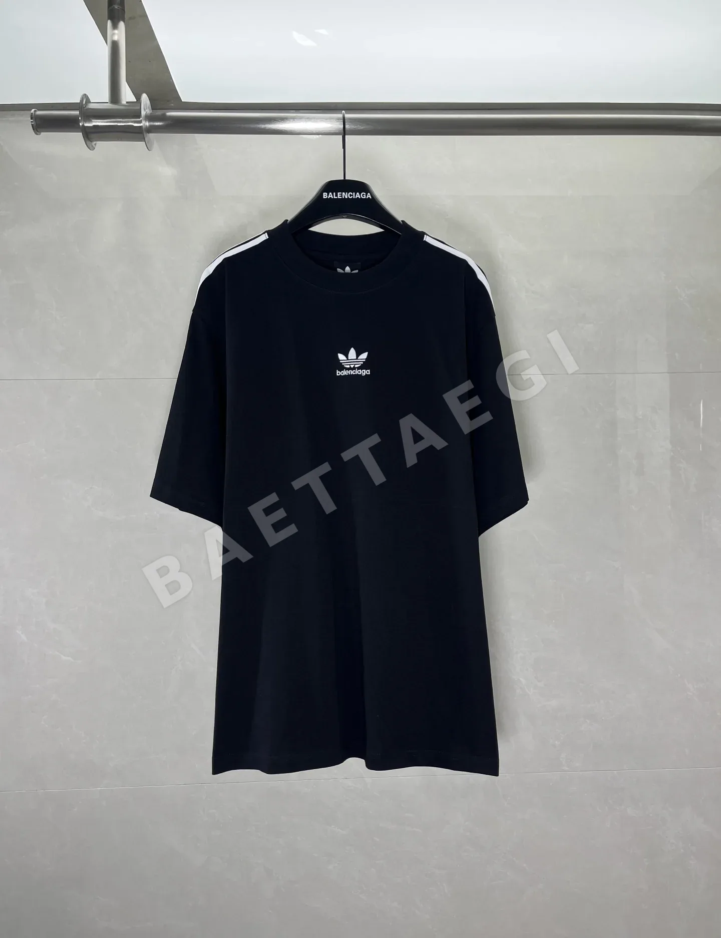 발렌시아가 여성 반팔 티셔츠 88663