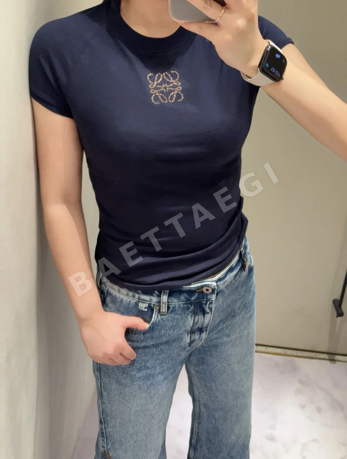 로에베 자수 로고 래글런 반팔 티셔츠 상세 이미지 5