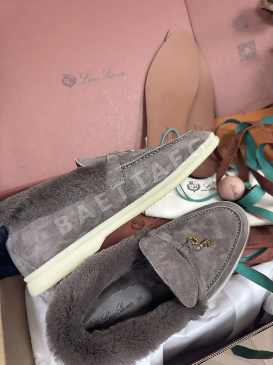 로로피아나 비버 퍼 로우컷 남성 신발 상세 이미지 6