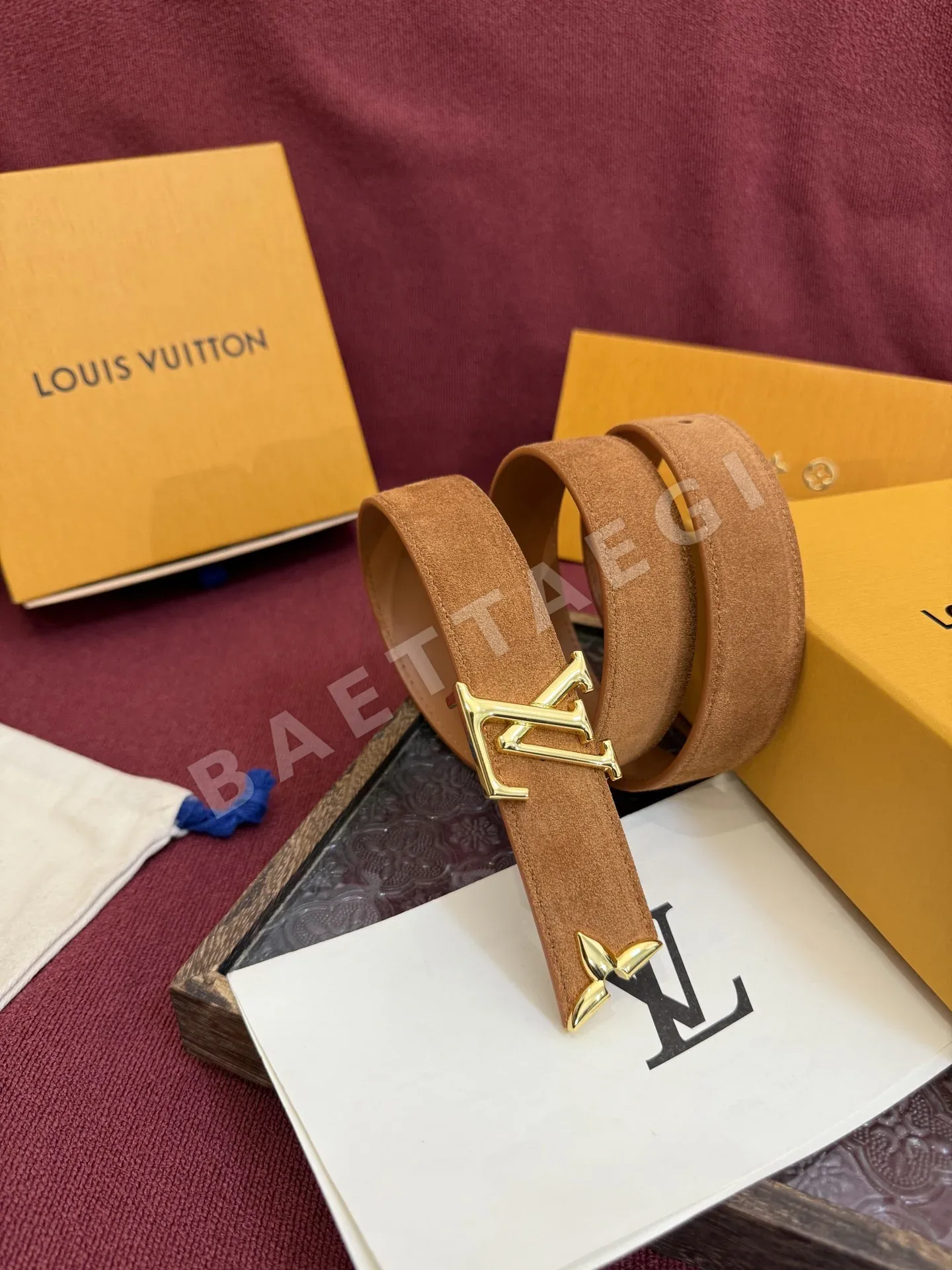 루이비통 LV 이니셜 골드 메탈 버클 스웨이드 벨트 상세 이미지 6