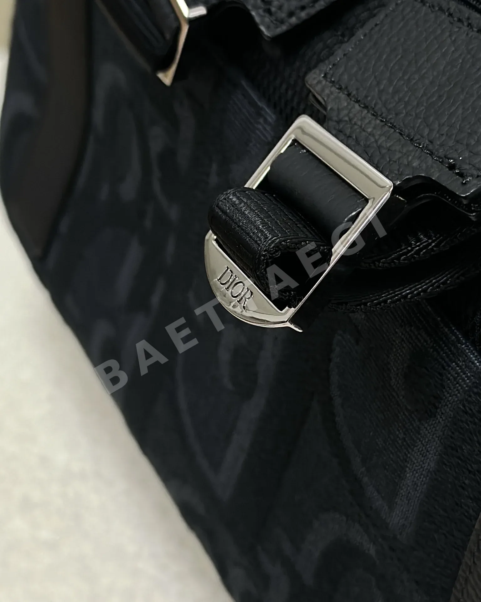 디올 모노그램 프린트 대용량 가방 상세 이미지 8