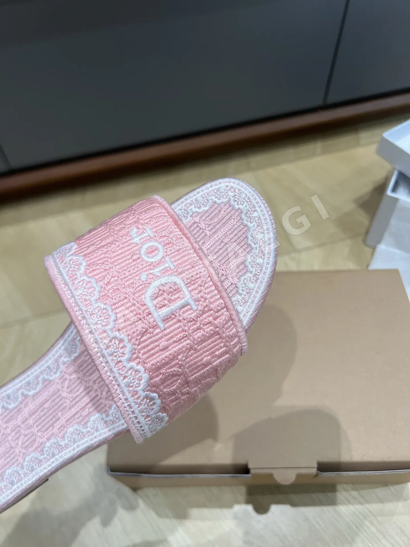 디올 자수 자카드 샌들 상세 이미지 5