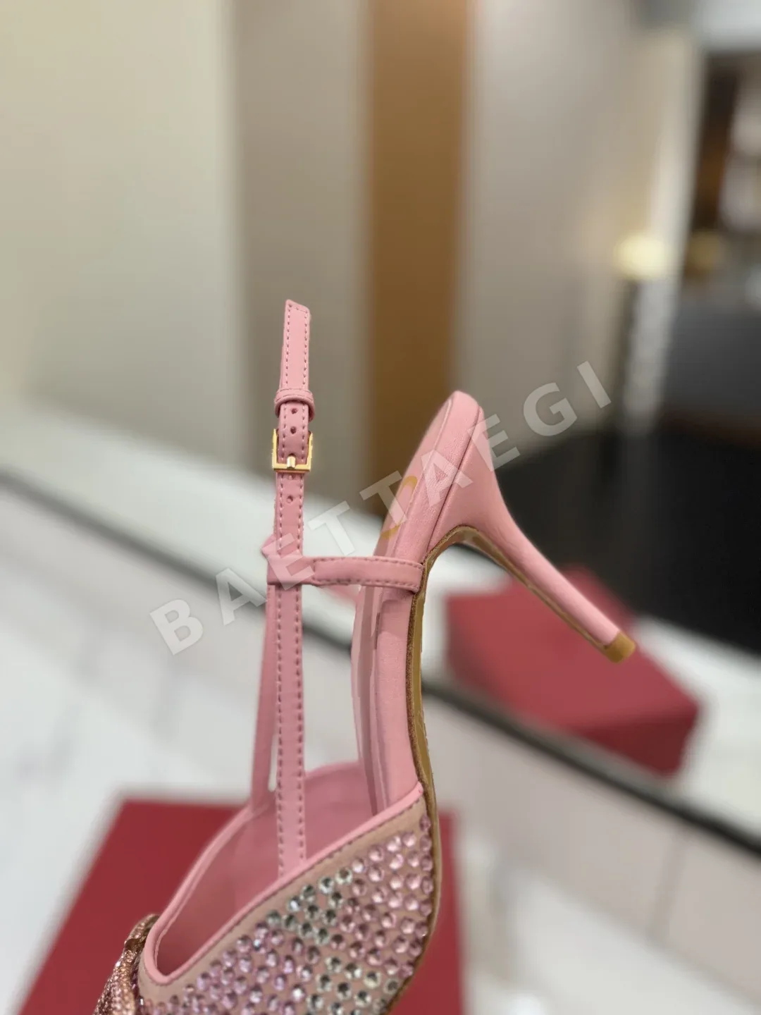 발렌티노 라인스톤 V로고 레이스업 하이힐 샌들 상세 이미지 7