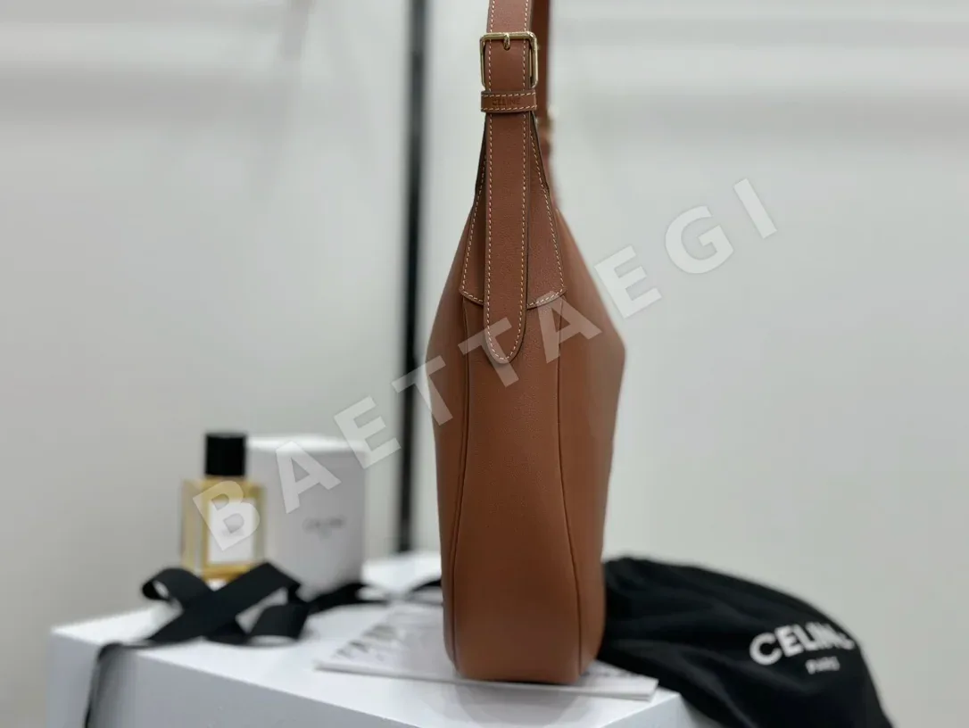 셀린느 브라운 소가죽 숄더백 상세 이미지 3