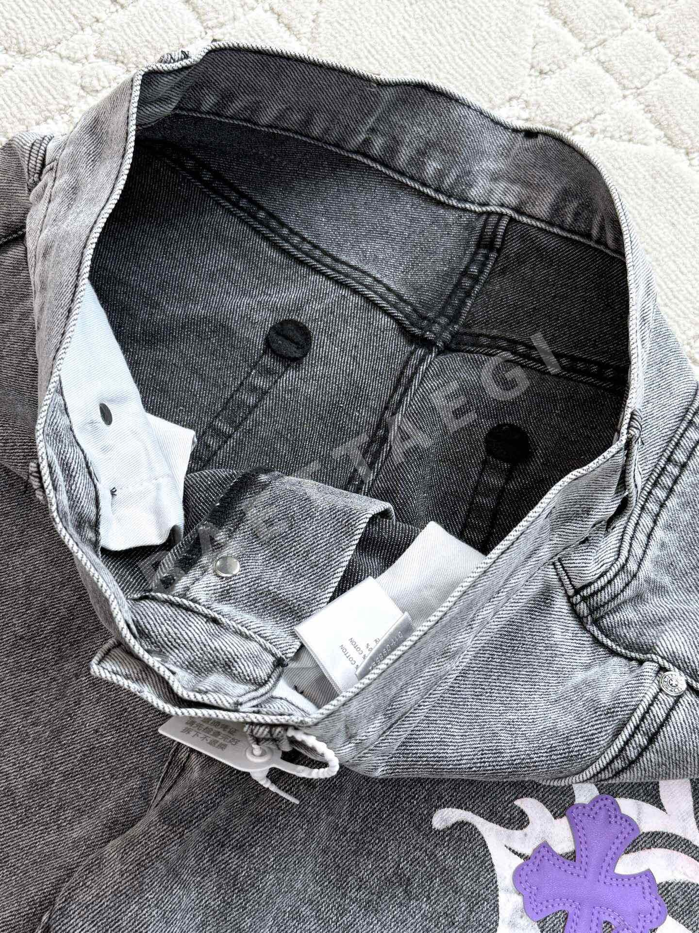 크롬하츠 헤비워시 프린트 그래피티 가죽 라벨 남성 바지 상세 이미지 5