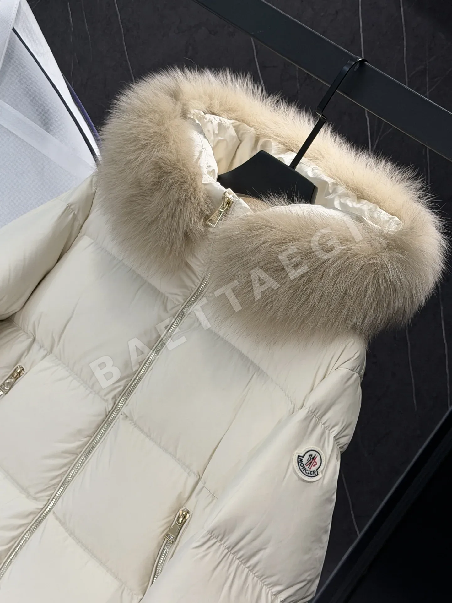 몽클레르 여성 화이트 덕다운 패딩 상세 이미지 9
