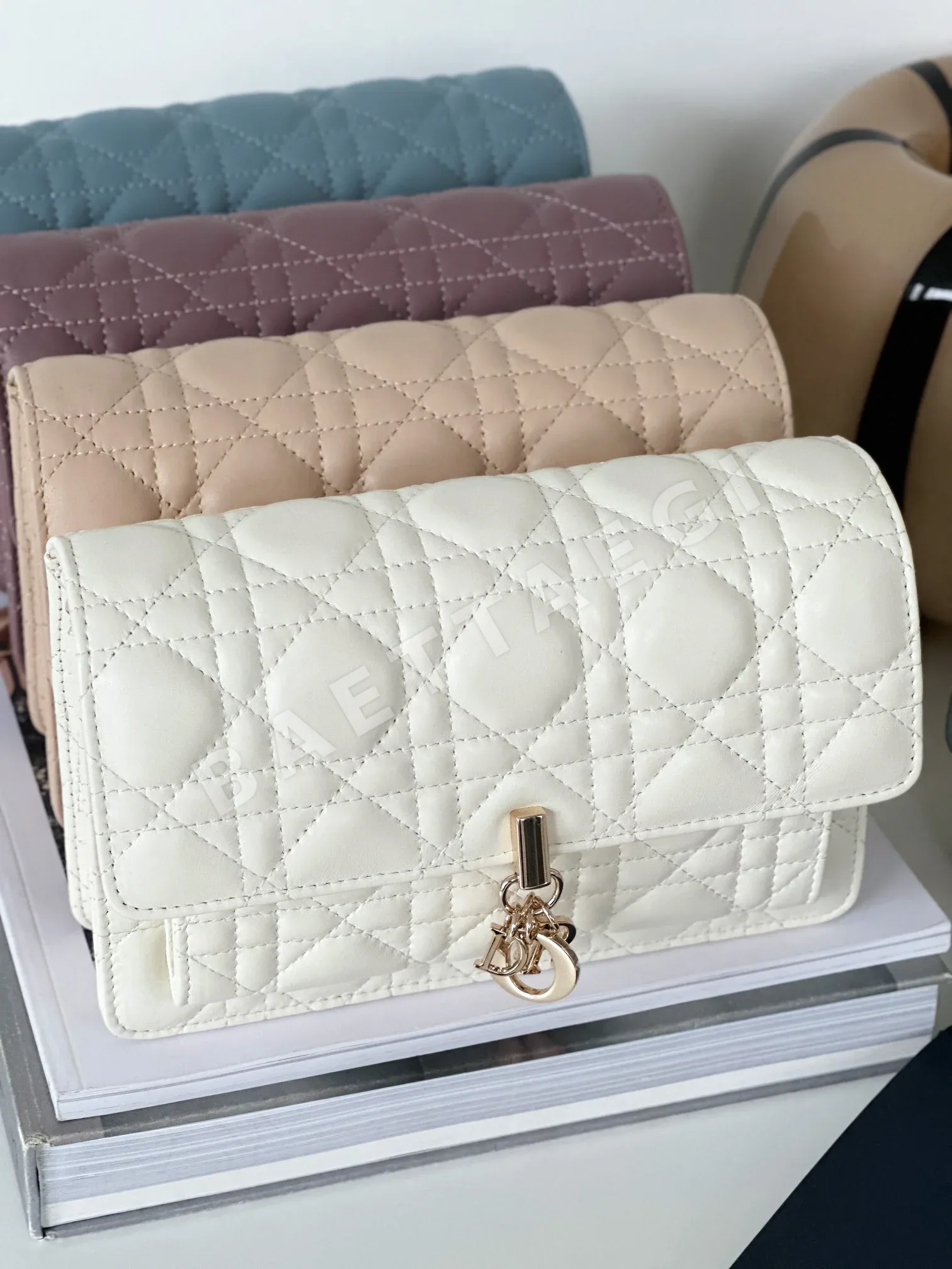 디올 진주 펜던트 숄더백 106468