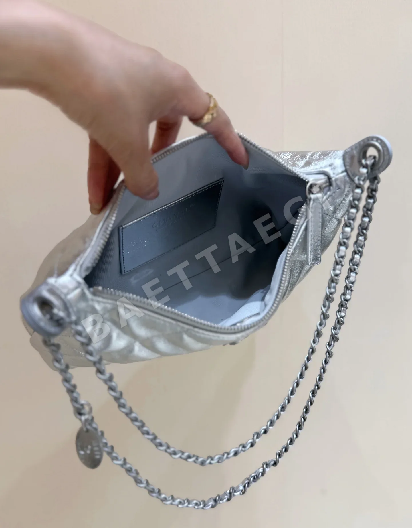 샤넬 25S 블랙 앤 골드 호보 덤플링 가방 AS5528 상세 이미지 9