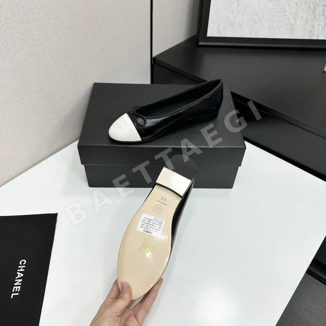 샤넬 클래식 플랫 오픈 토 슬링백 샌들 상세 이미지 4