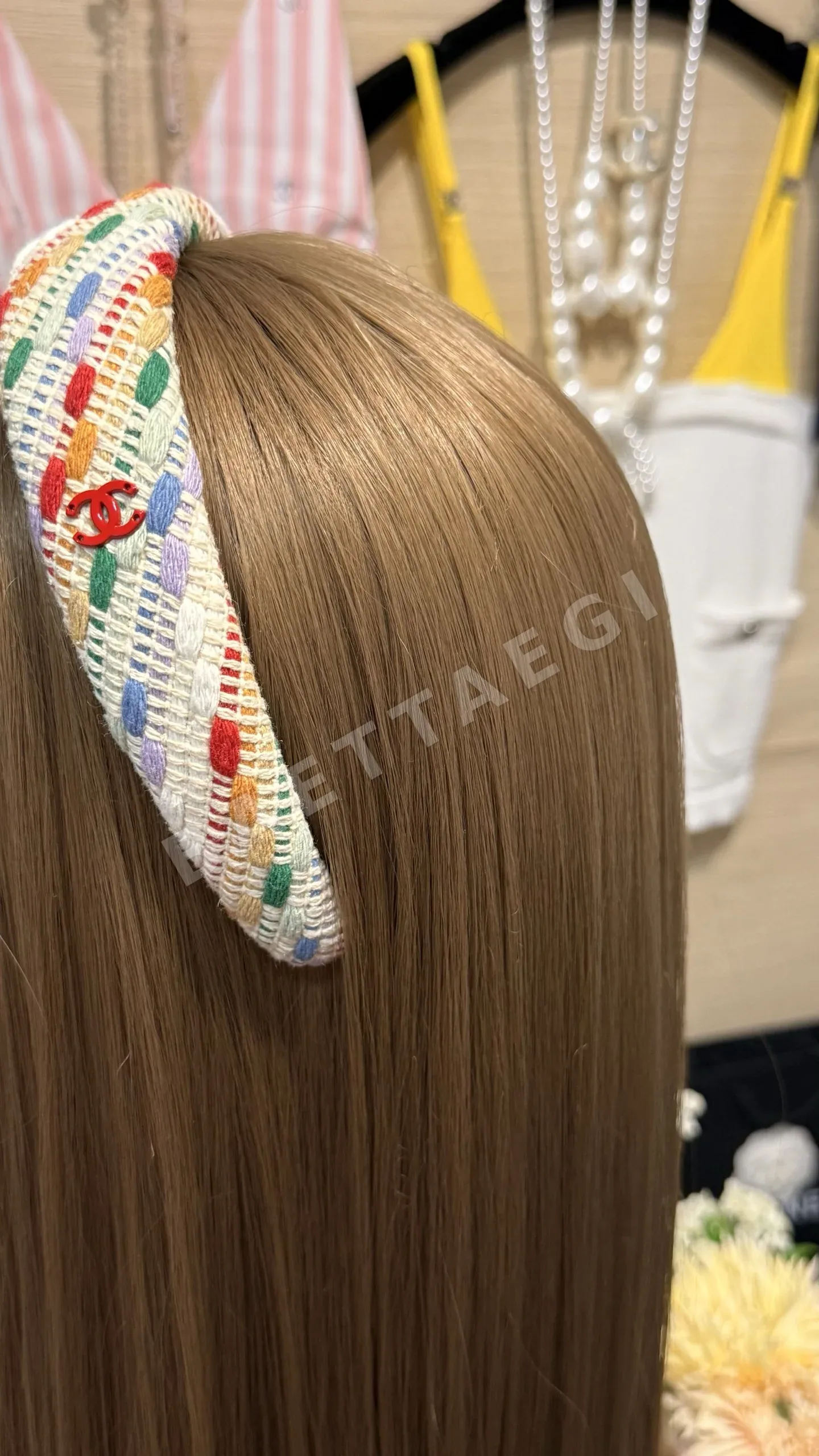 샤넬 레인보우 얀 빨간 에나멜 더블 C 와이드 헤드밴드 상세 이미지 4