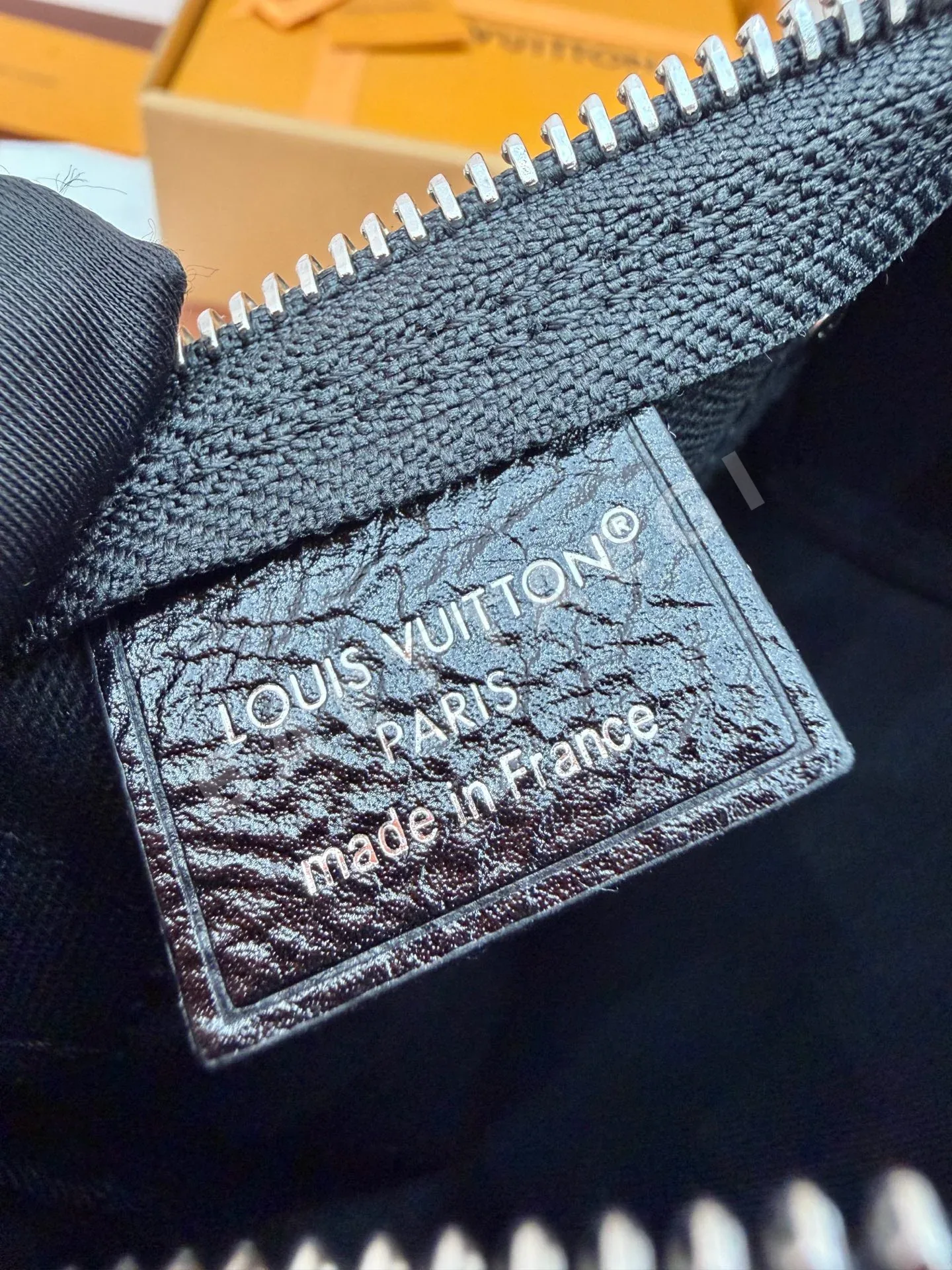 루이비통 M26573 다이아몬드 패턴 가방 상세 이미지 8