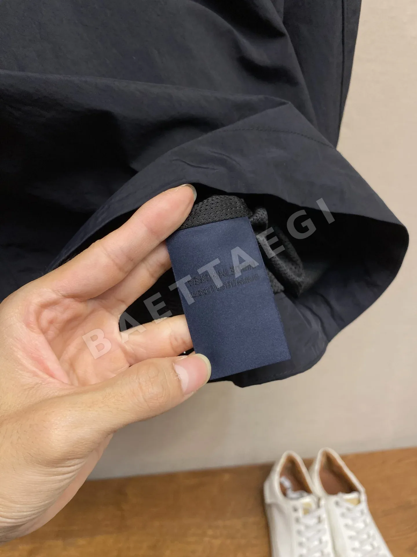 발렌시아가 남성 크루넥 나일론 긴팔 스웨트셔츠 상세 이미지 9