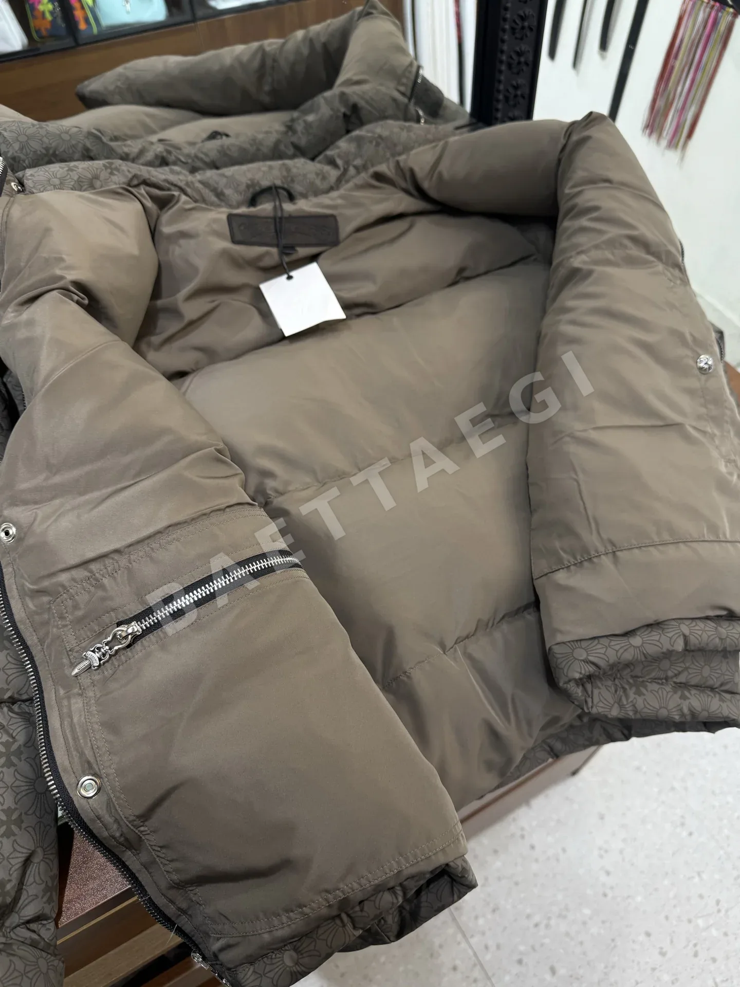 크롬하츠 올리브그린 남성 패딩 재킷 상세 이미지 5