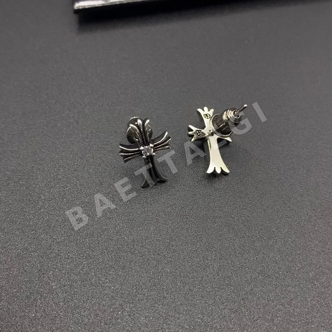 크롬하츠 크로스 스카우트 플라워 은 귀걸이 상세 이미지 4