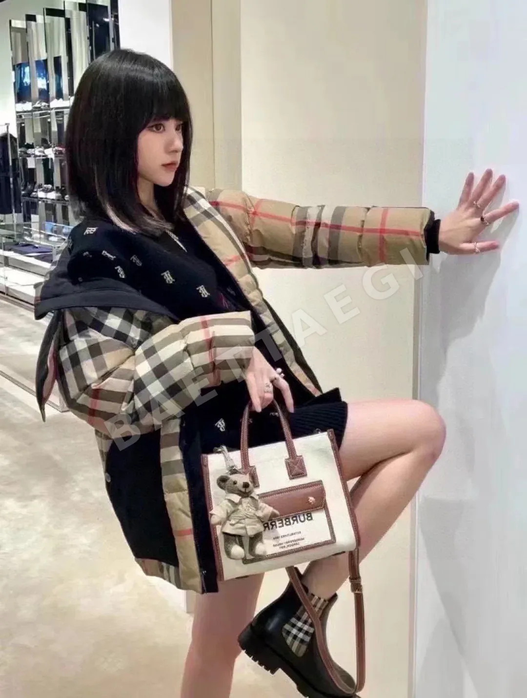버버리 가방 상세 이미지 8