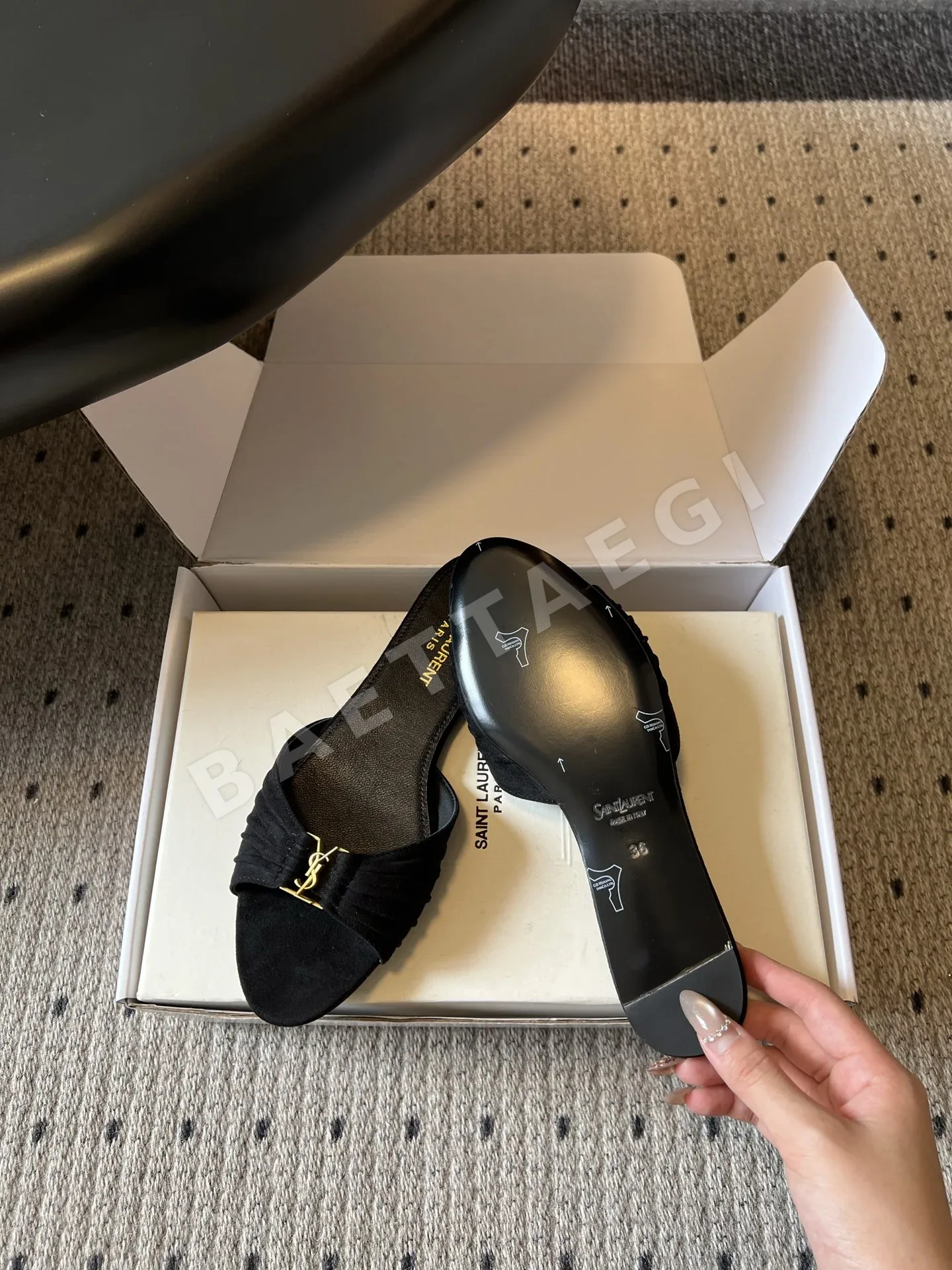 생로랑 플리츠 YSL 버클 플랫 샌들 상세 이미지 3