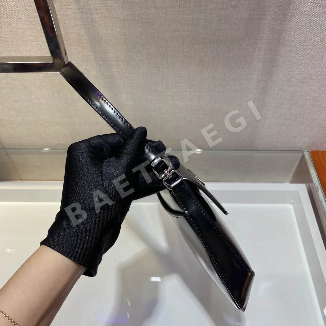 프라다 빈티지 플랩 숄더백 1BD311 상세 이미지 7