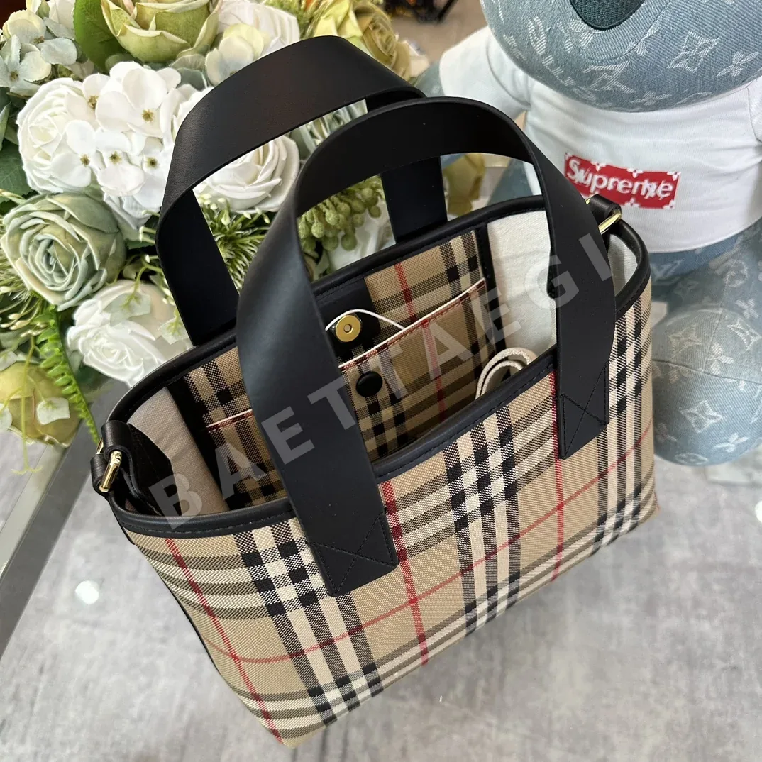 버버리 나일론 토트백 18CM 상세 이미지 1