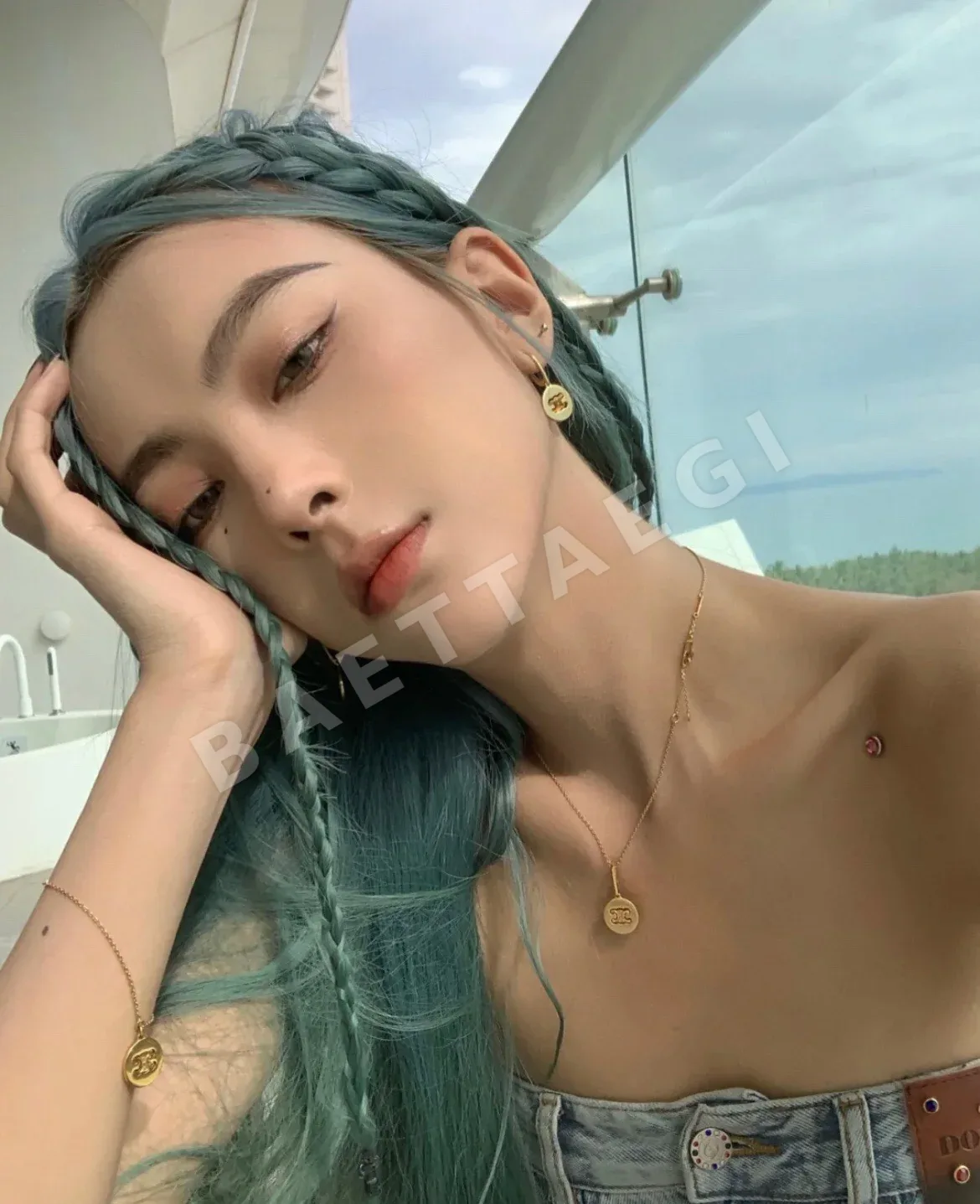 셀린느 원형 개선문 투각 목걸이 상세 이미지 2