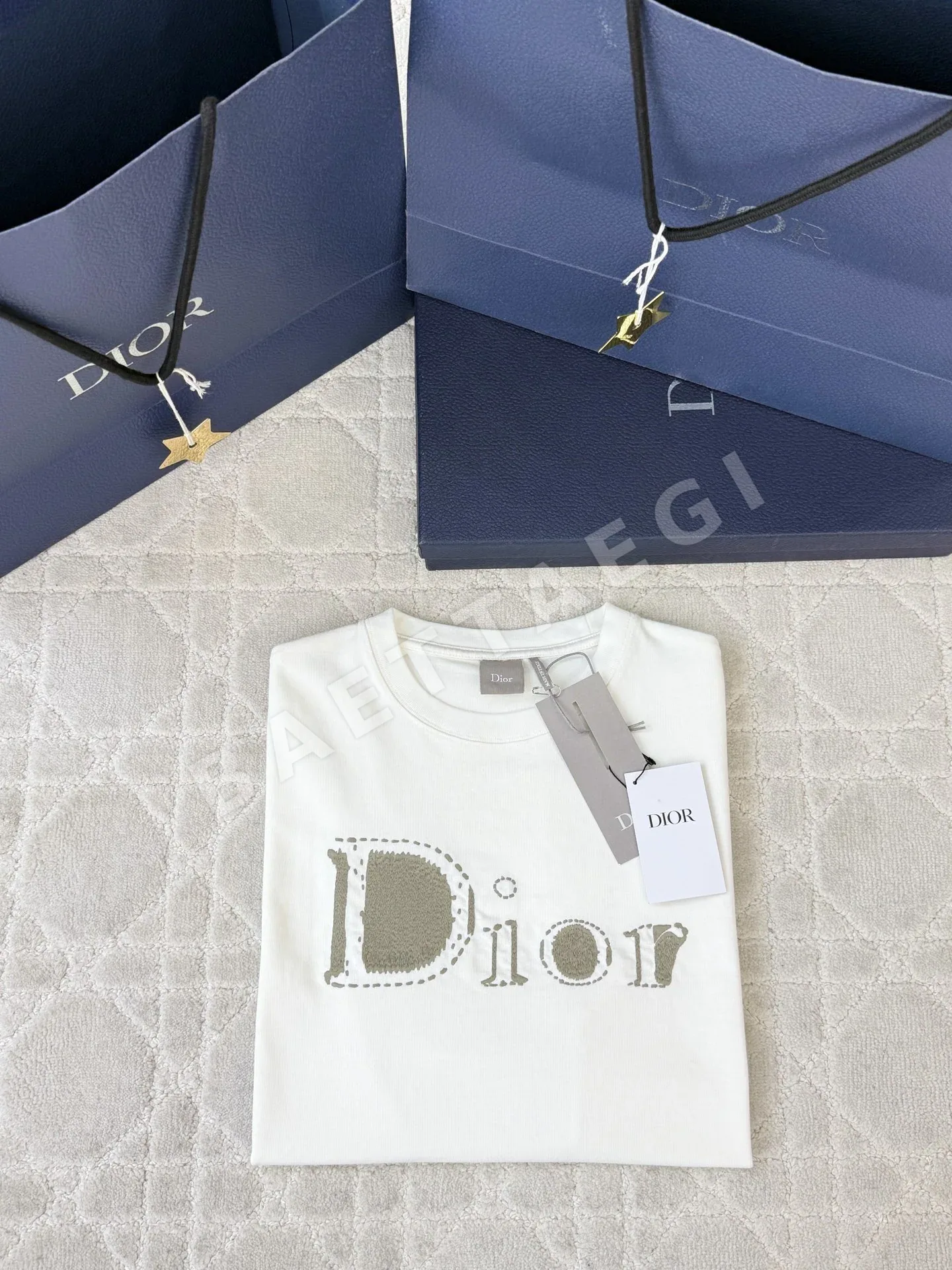 디올 CD 도트 로고 자수 크루넥 반팔 티셔츠 상세 이미지 3