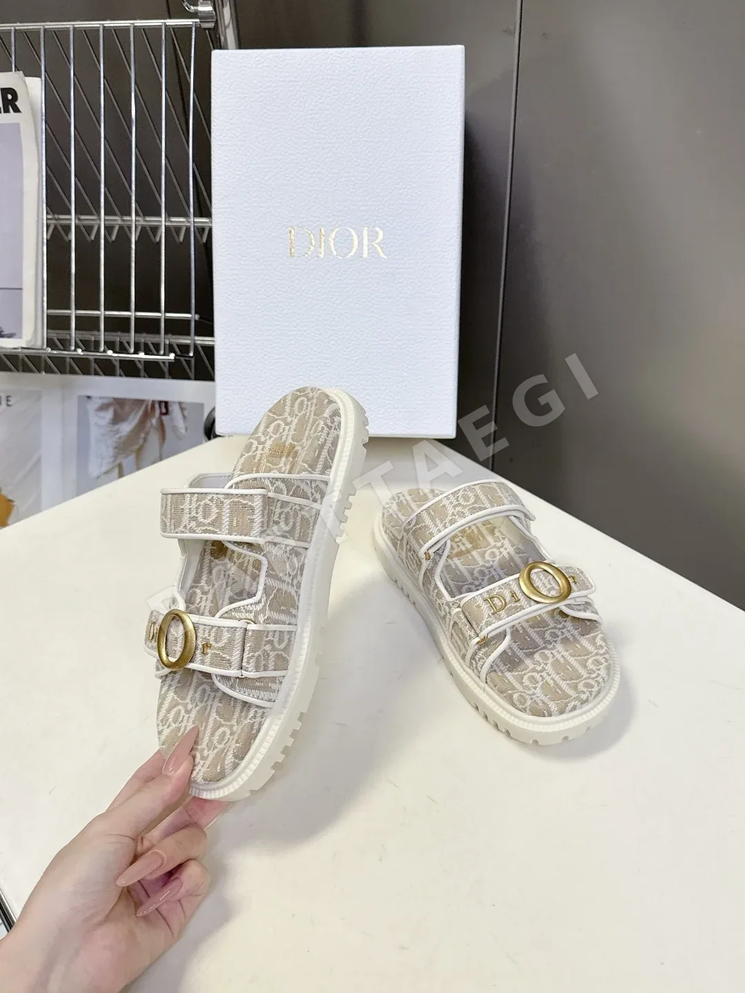 디올 오블리크 모노그램 벨크로 샌들 상세 이미지 4