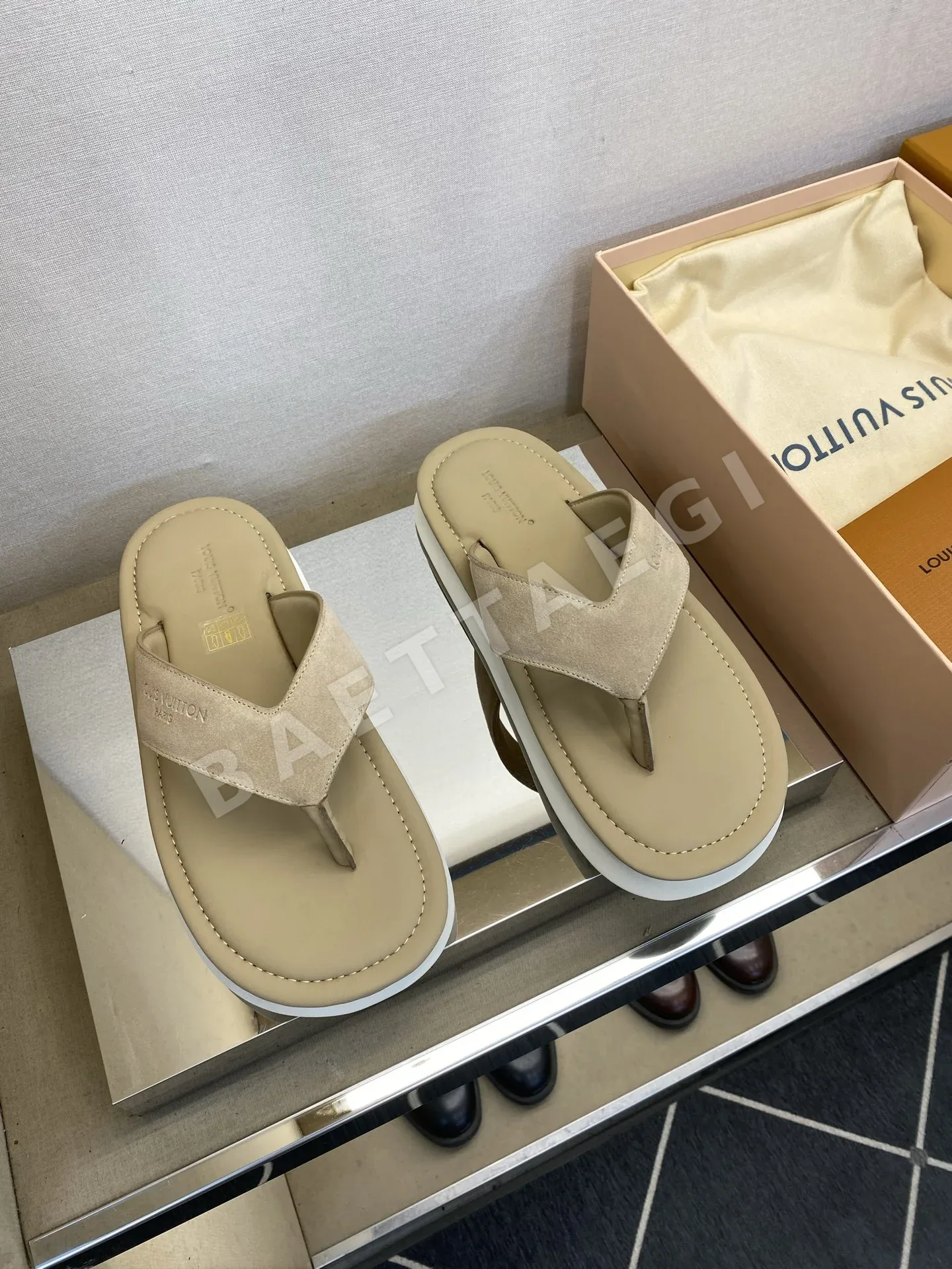 루이비통 송아지가죽 남성 슬리퍼 129592