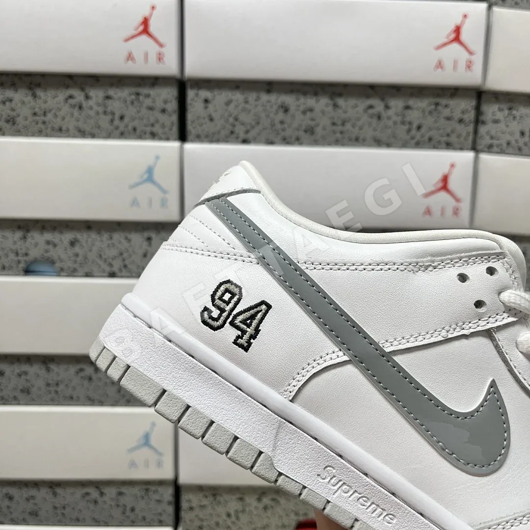나이키 [M] SB 덩크 로우 HQ8487-100 201049 Nike SB Dunk Low Supreme 94 White Metallic 상세 이미지 8