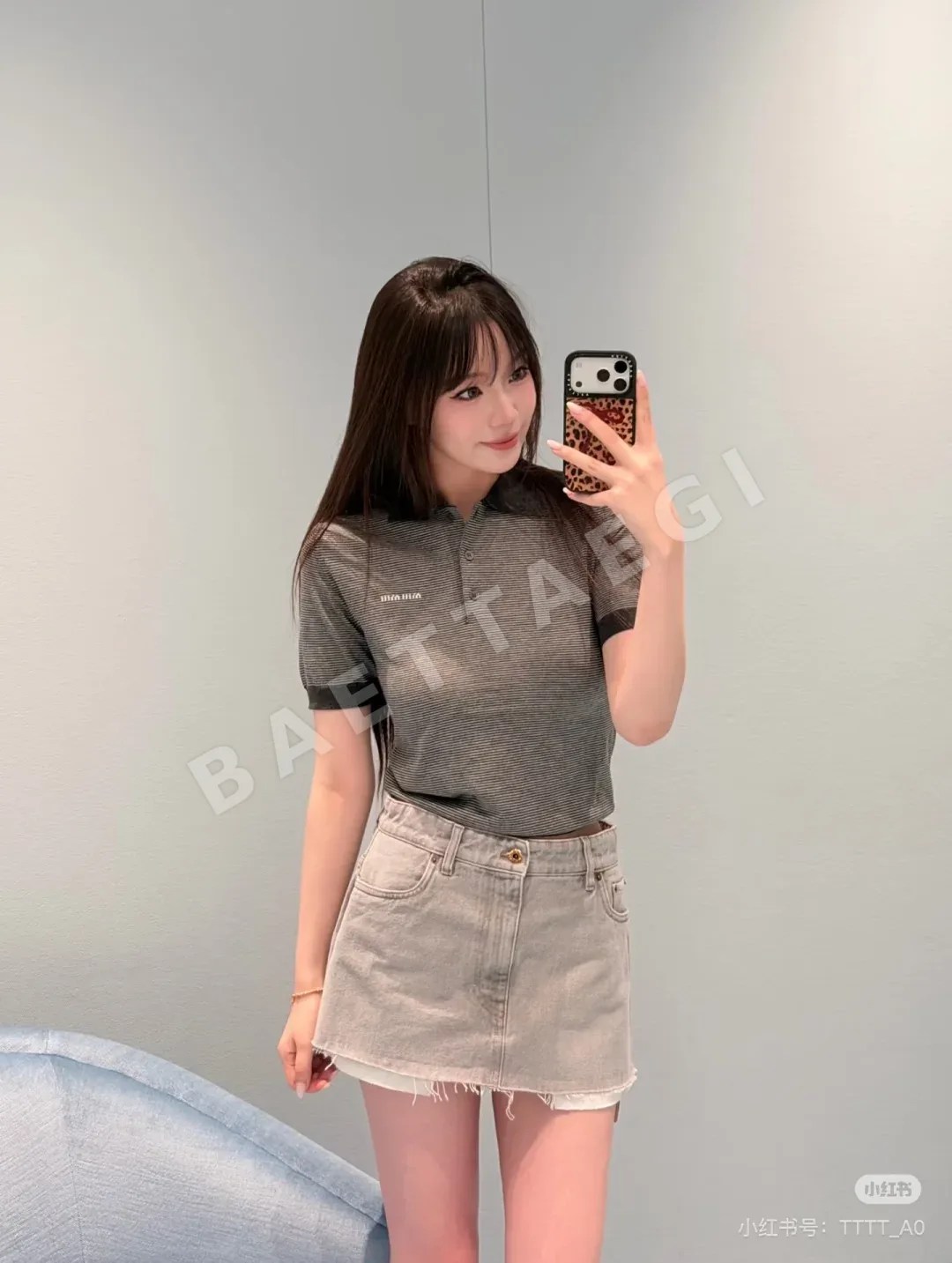 미우미우 그레이 스트라이프 카라 반팔 티셔츠 상세 이미지 2