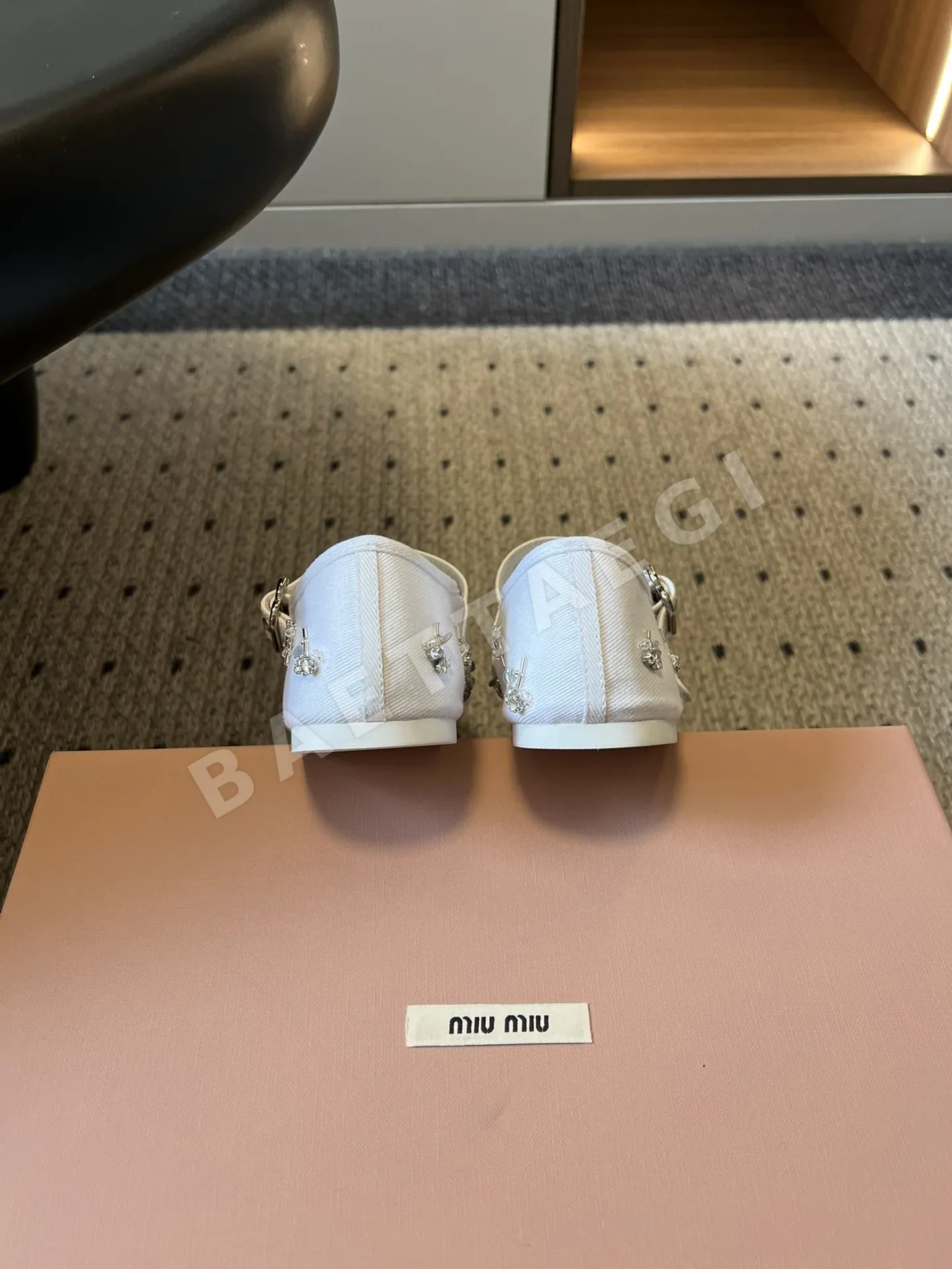 미우미우 라인스톤 꽃 장식 메리제인 슈즈 상세 이미지 9