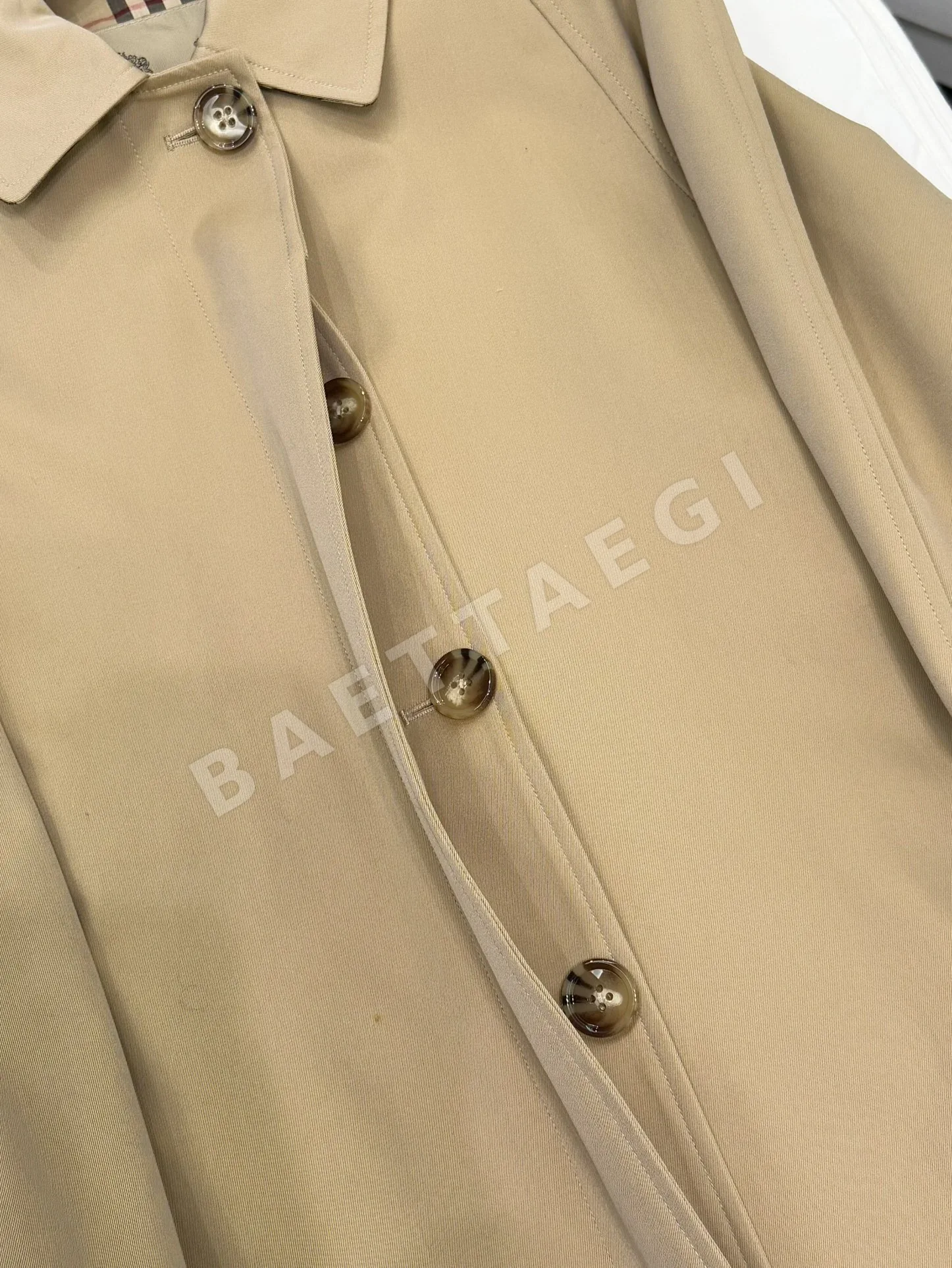 버버리 캠든 핏 경량 트렌치코트 자켓 상세 이미지 6