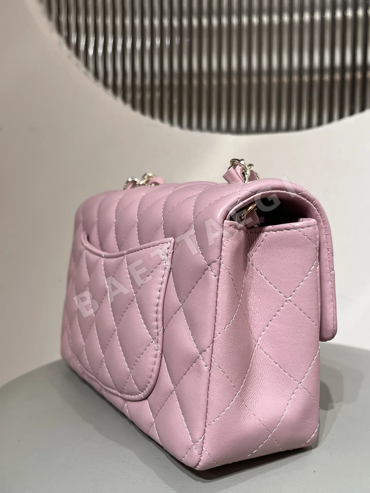 샤넬 지존 클래식 미니 20cm 플랩백 램스킨 핑크 상세 이미지 5