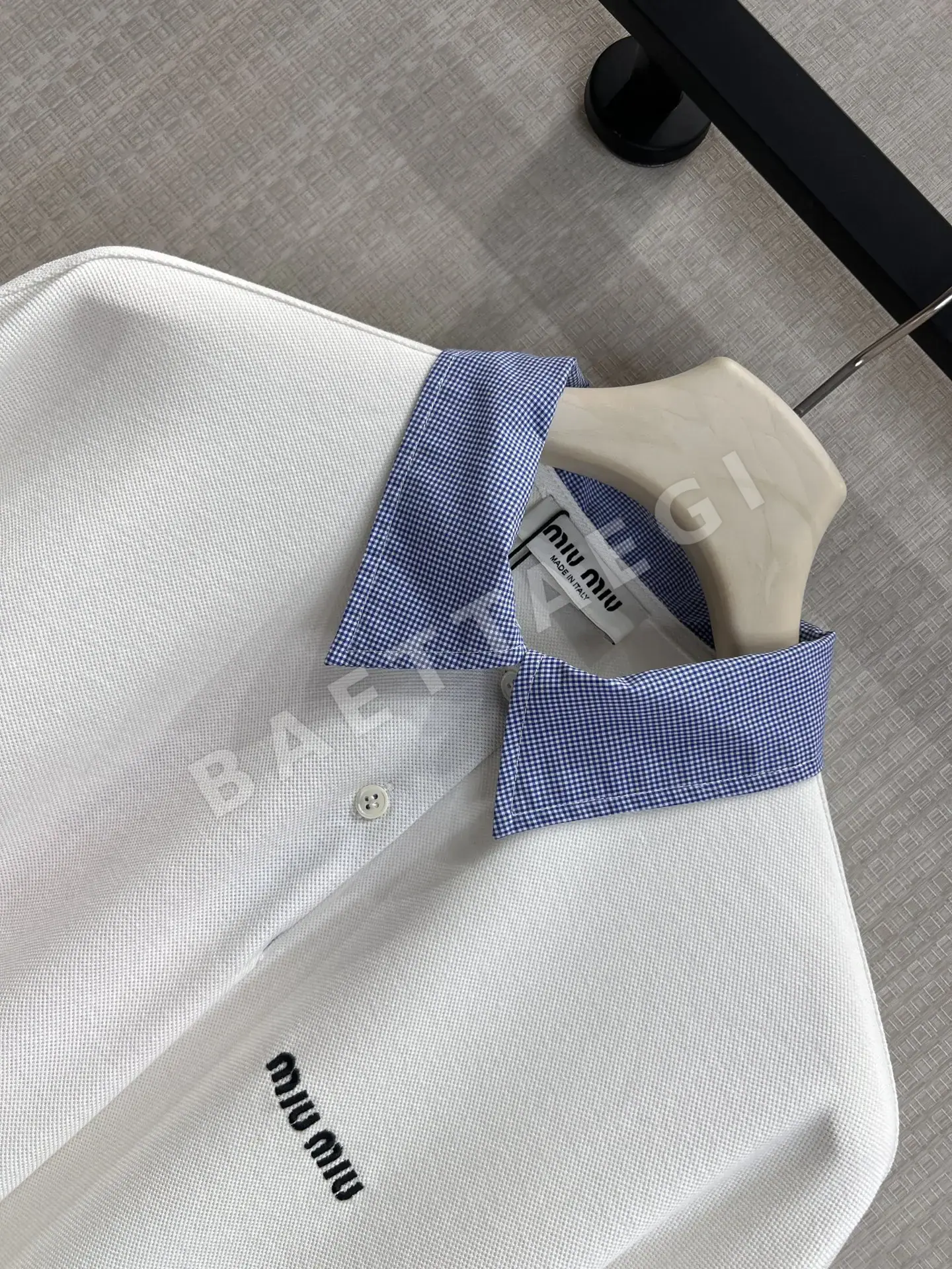 미우미우 클래식 폴로 메시 긴팔 티셔츠 상세 이미지 3