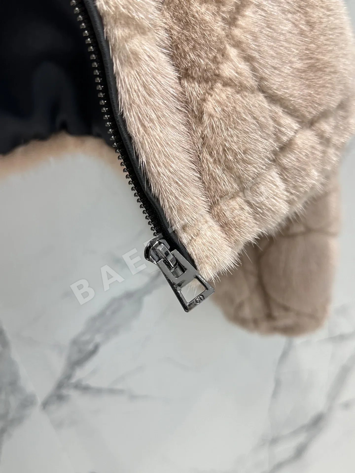 디올 밍크 퍼 라운드넥 여성 자켓 상세 이미지 5