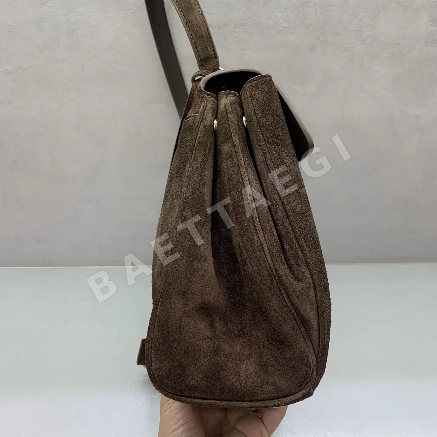 발렌시아가 러브 라운텐 미디움 다크 브라운 가방 상세 이미지 3
