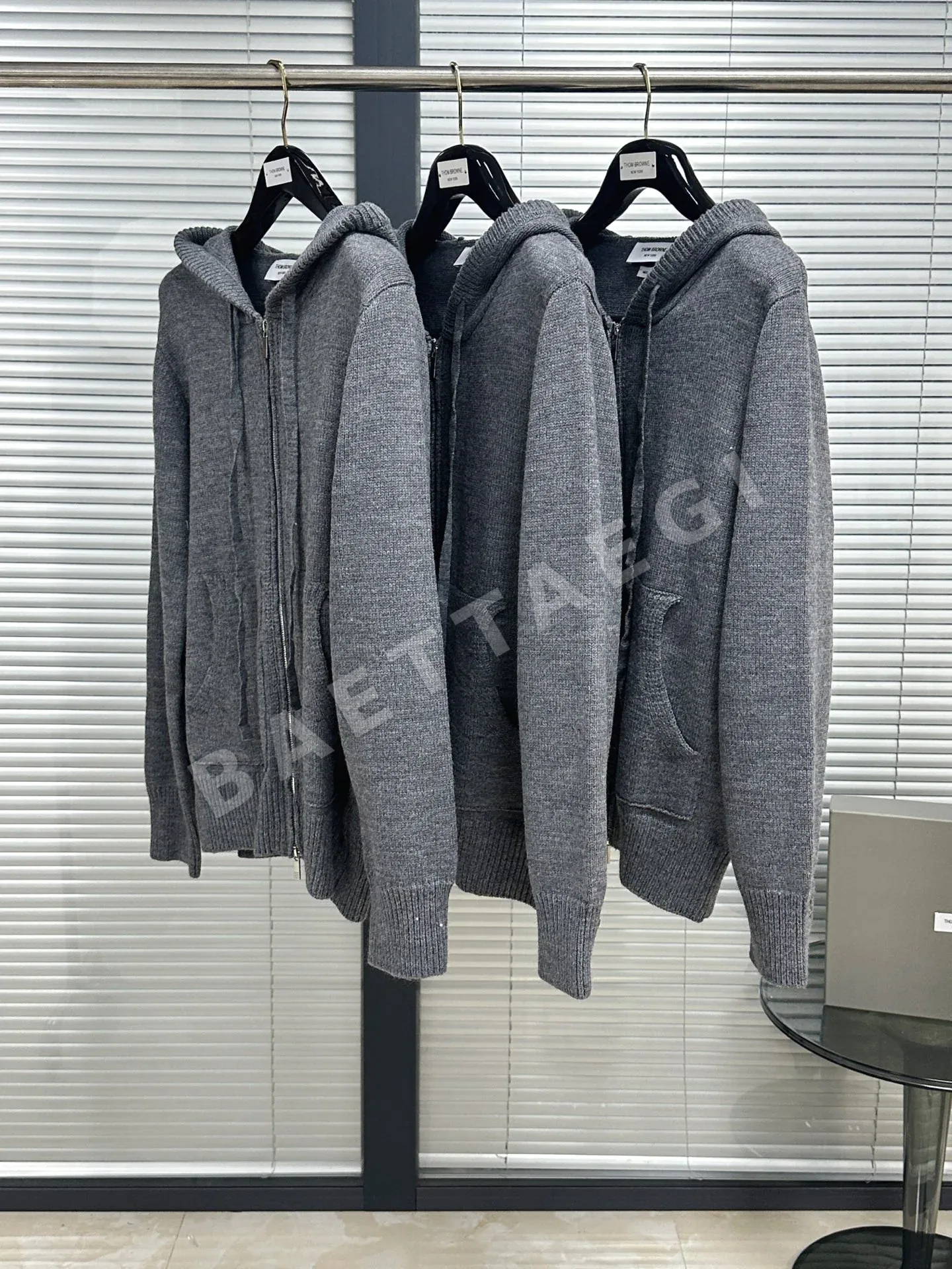 톰브라운 화이트 남성 후드 레플리카 46735 Thom Browne 상세 이미지 4
