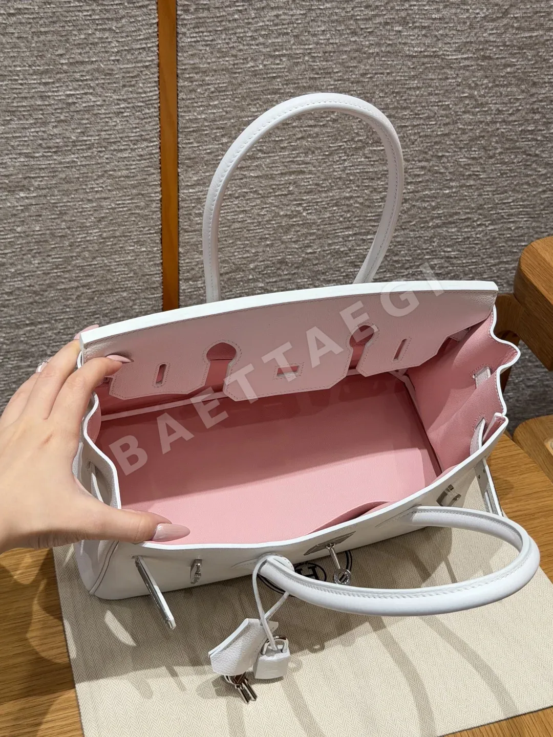 에르메스 버킨 숄더백 화이트&로즈사쿠라 29 CM 상세 이미지 6